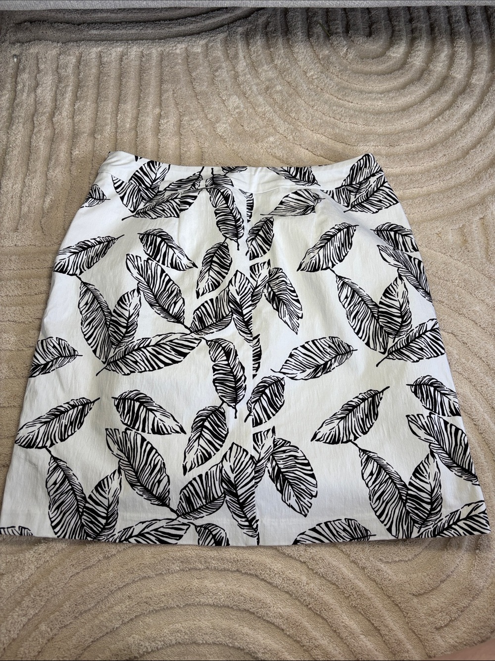 Tribal White Mini Skirt with Black Leaf Print - Picture 6 of 6
